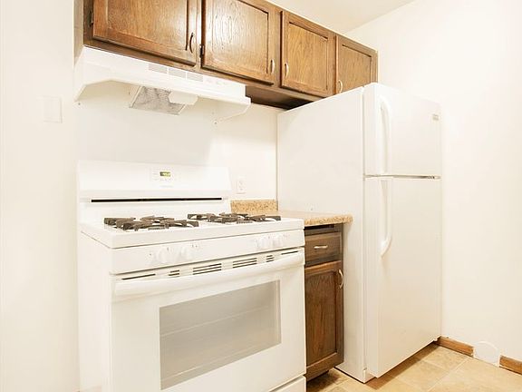 4th image of 8221 Riverview Ln N #154