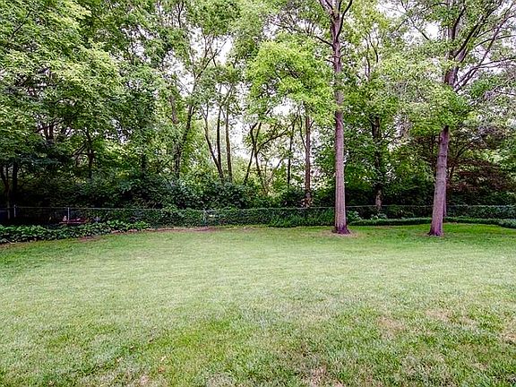 Spacious fenced private yard