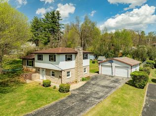 360 Hickory Hill Dr, Monticello, KY 42633