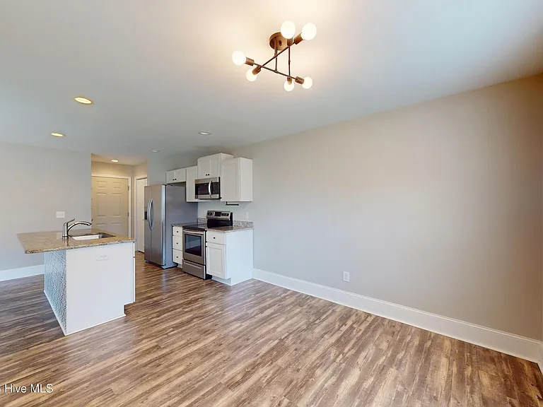 203 S Pine St — Photo 5