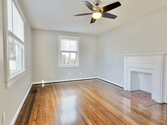 3rd image of 1618 Mall St