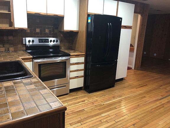 3rd image of 135 Gorman St Floor 3