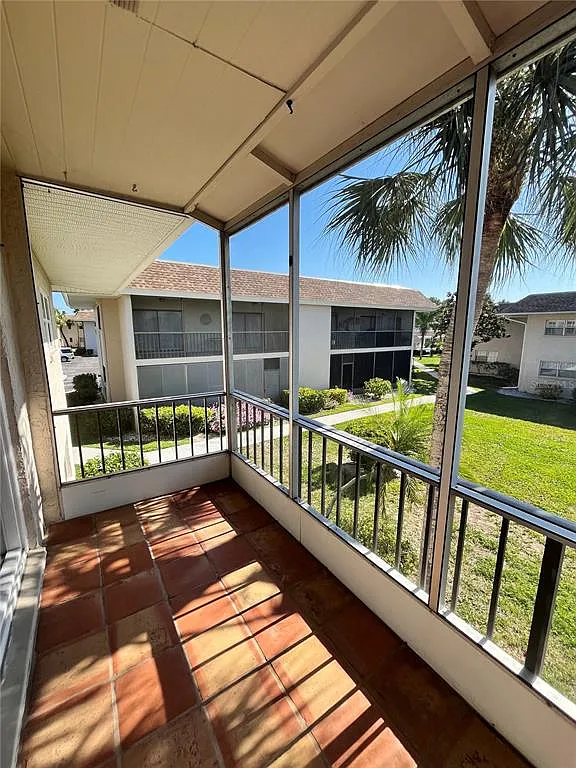 2 bed, 1.5 bath, 925 sqft, $1,625 — Photo 1