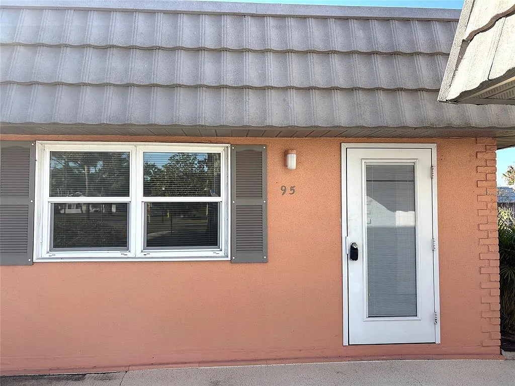 1 bed, 1.5 bath, 800 sqft, $1,395 — Photo 2