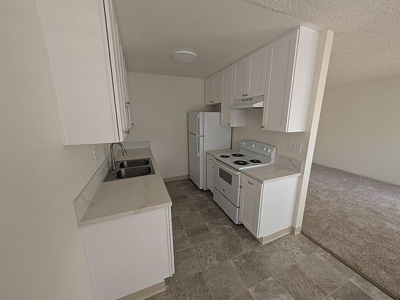 3rd image of 4423 Menlo Ave APT 12