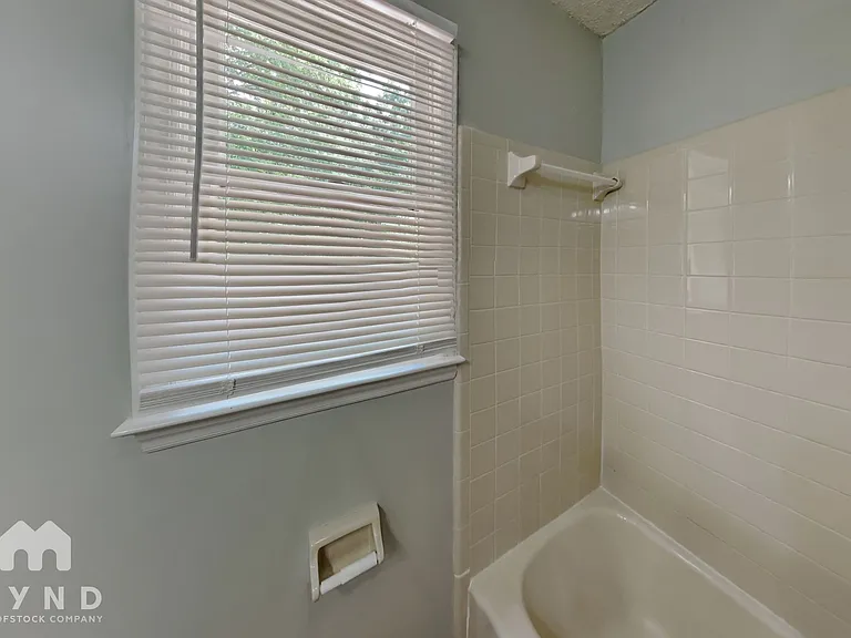220 Glaive Dr — Photo 15