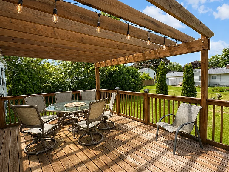 1431 Meadow Dr — Photo 17