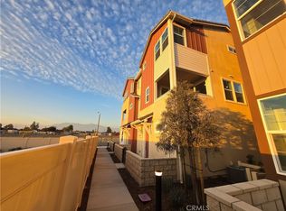 5961 Huntington Dr, Eastvale, CA 92880