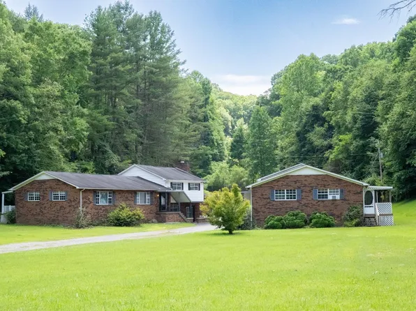 3261 Legends Hwy, Mount Hope, WV 25880