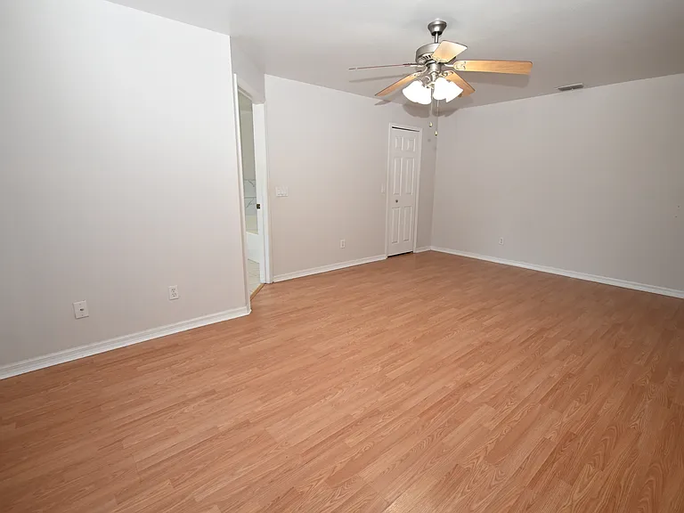 136 SE 19th Ln — Photo 9