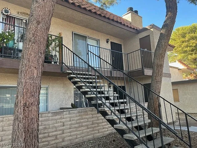 2 bed, 2.0 bath, 3744 sqft, $1,100 — Photo 3
