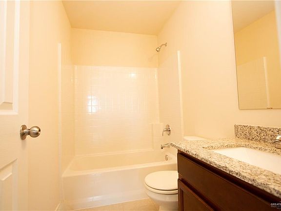 5th image of 621 Eastwood Ln