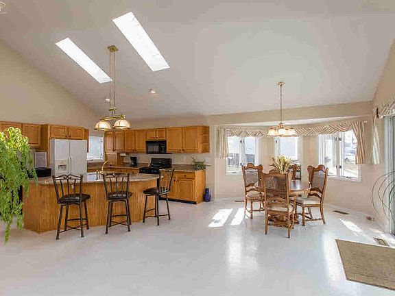 5th image of 16232 Windwood Beach Dr