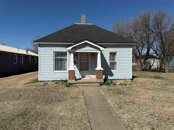 722 W 11th St, Larned, KS 67550