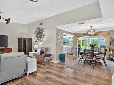 107 Round Key CIR #E9, Naples, FL, 34112