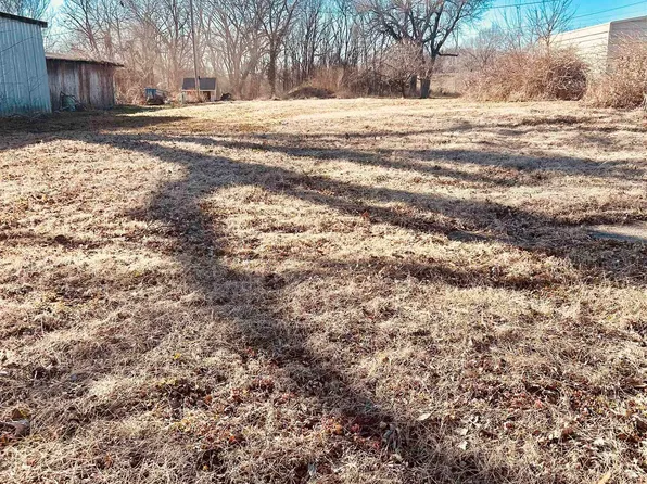 609 Menor St, Winfield, KS 67156