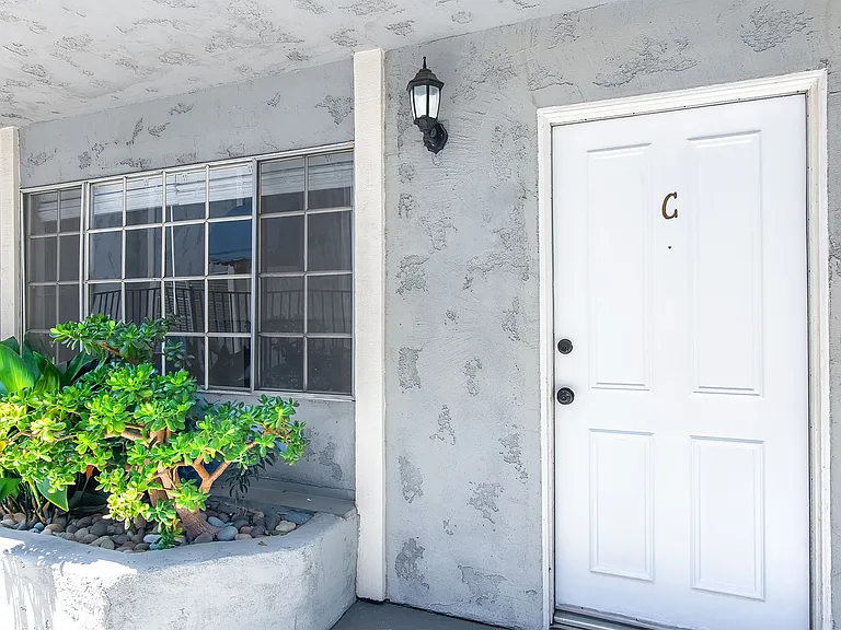 620 West Wilson — Photo 3