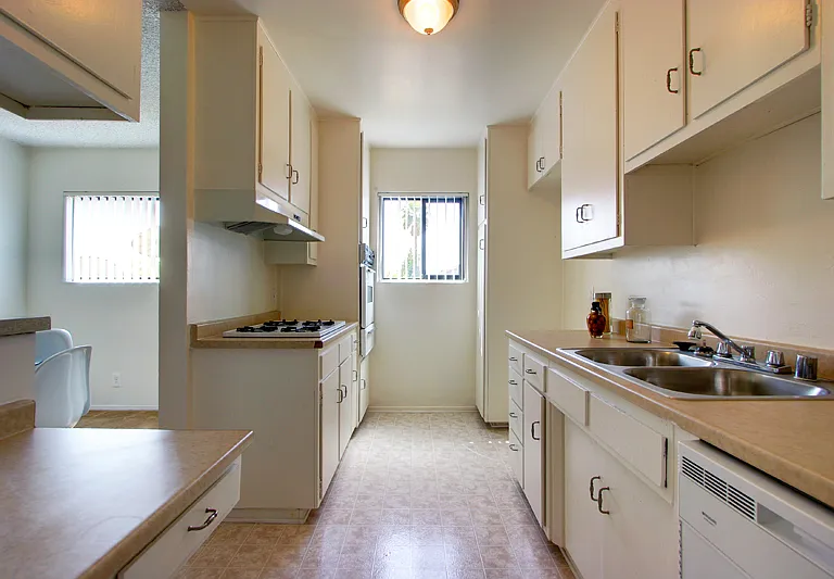 Castillian Apartments — Photo 11