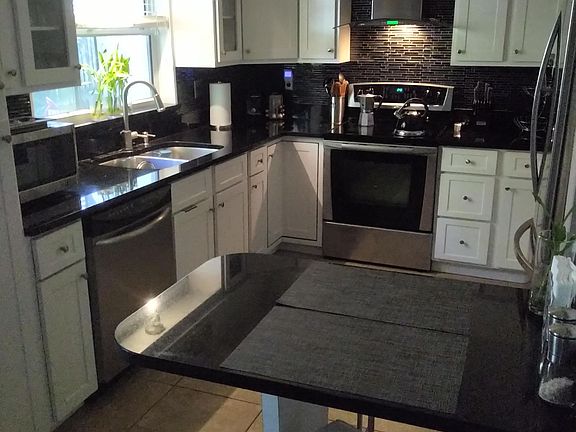 5th image of 46 Colonial Dr #46