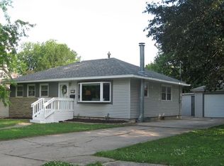 652 3rd St SW, Britt, IA 50423