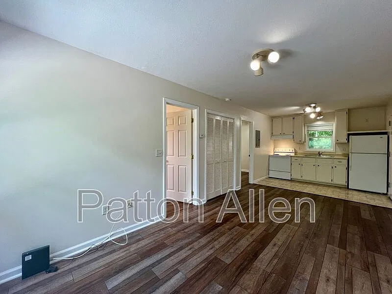 2 bed, 1.5 bath, 650 sqft, $1,250 — Photo 3