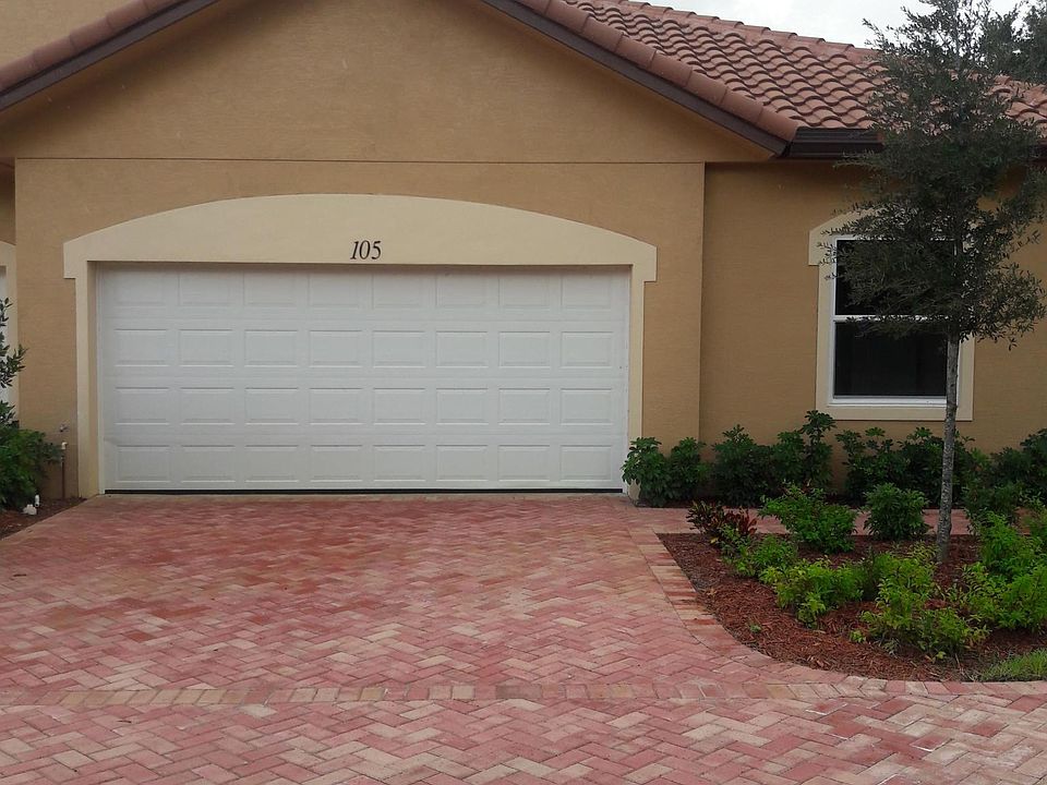Front of Villa - 2 Car Garage