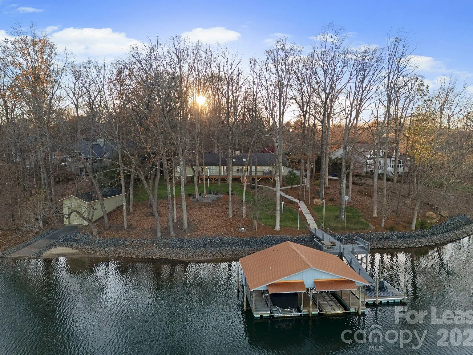 3 bed, 2.0 bath, 2622 sqft, $9,500 — Photo 3
