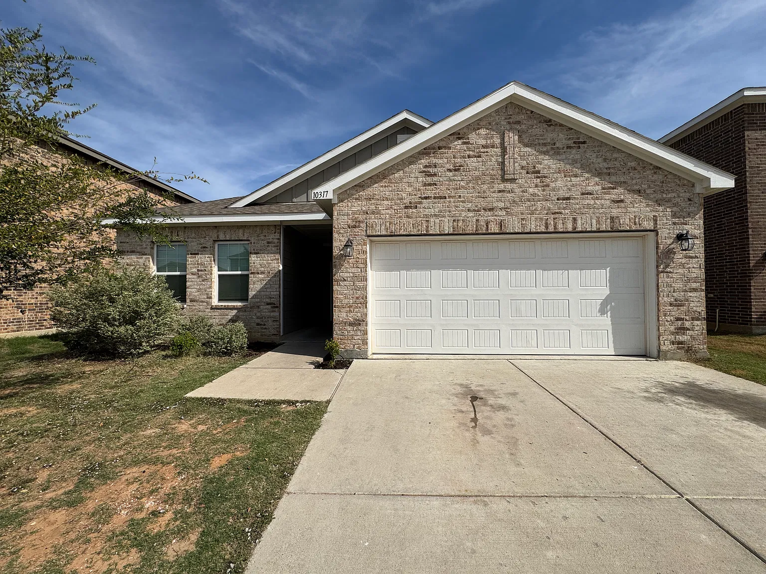 4 bed, 1827 sqft, $2,350 — Photo 1
