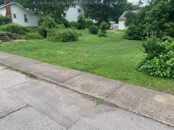 401 98th St, Marmet, WV 25315