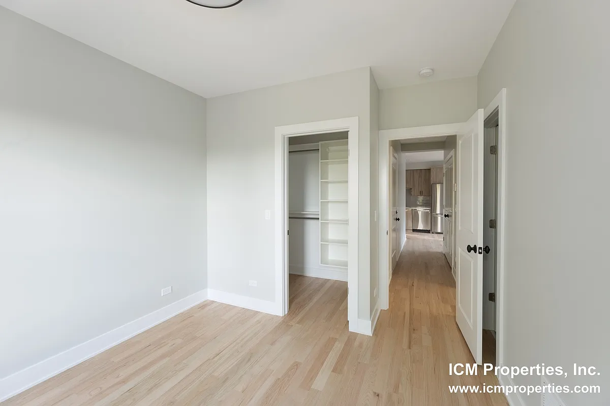 Building Photo - 2227 N Bissell St #3
