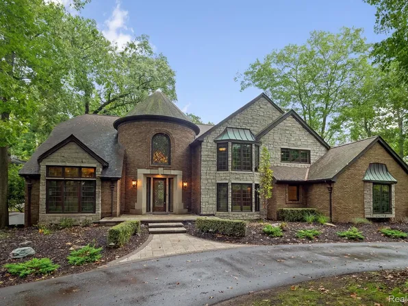 1738 Heron Ridge Dr, Bloomfield Hills, MI 48302