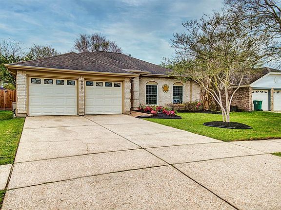 3rd image of 6407 Fairbourne Dr