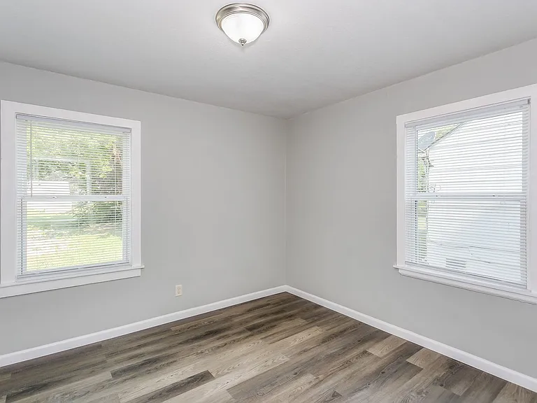 847 S Pershing St — Photo 2