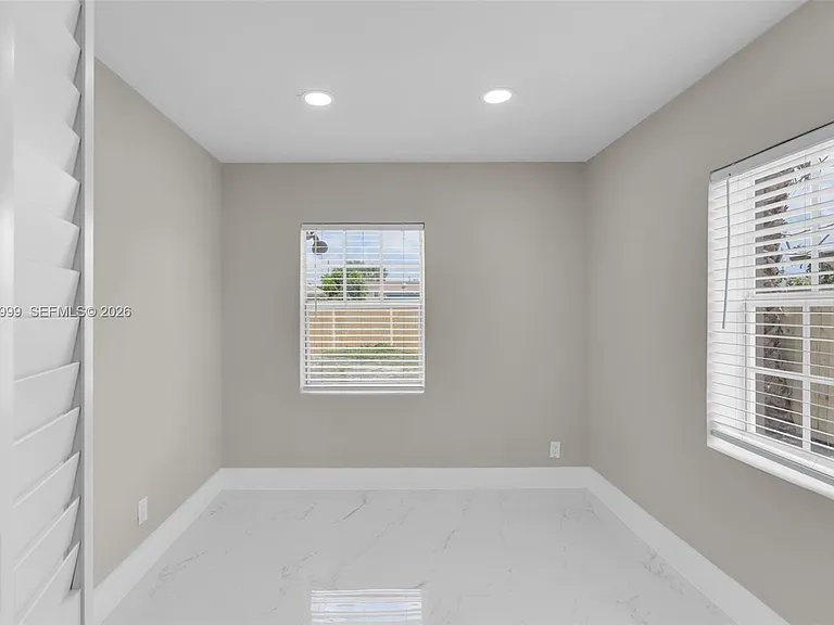 1660 W 26th St — Photo 13
