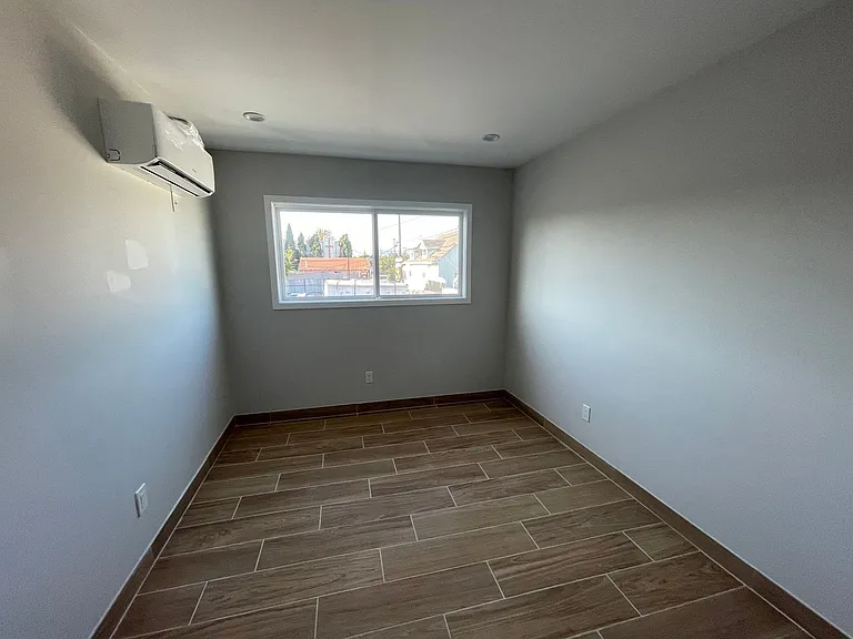 4620 Compton Ave — Photo 17
