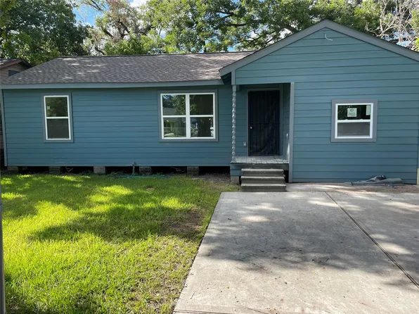 8166 Oak Knoll Ln, Houston, TX 77028