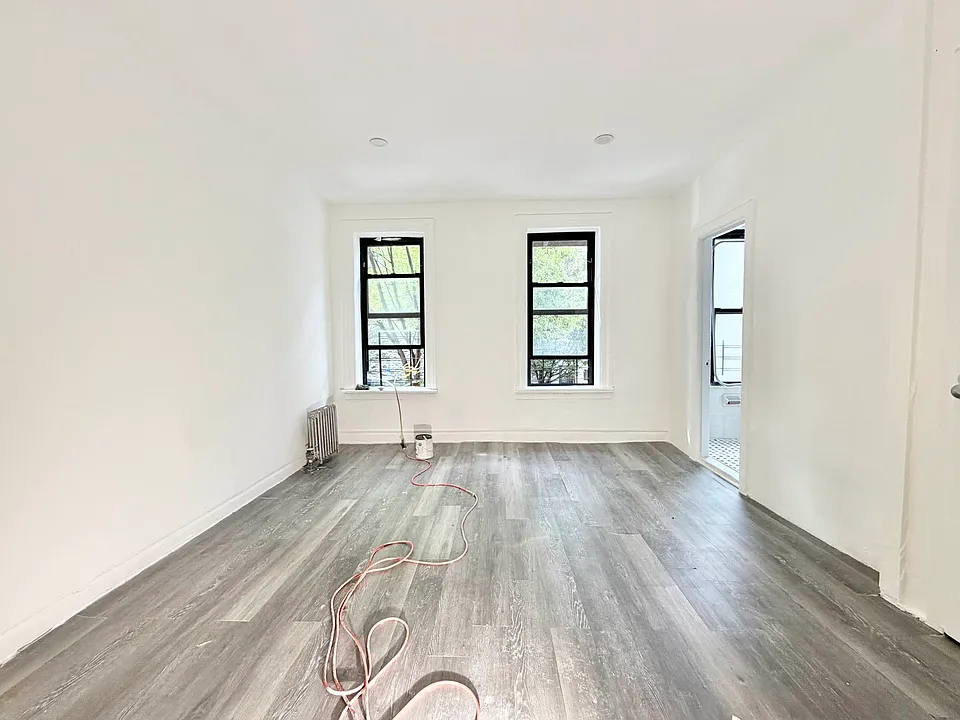 564 Audubon Ave #1A