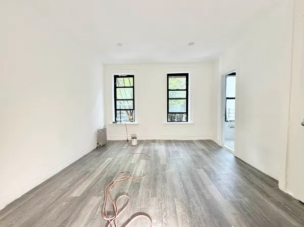 564 Audubon Avenue image 1 of 7