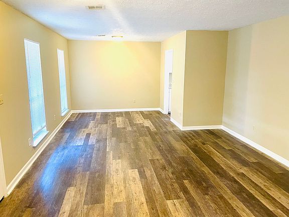 5th image of 6534 Pinebrook Dr