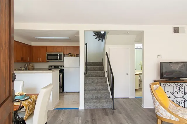 2 bed, 1100 sqft, $3,200 — Photo 4