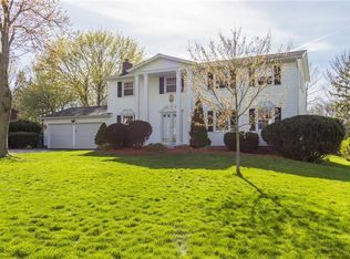 16 Candlewood Cir, Pittsford, NY 14534