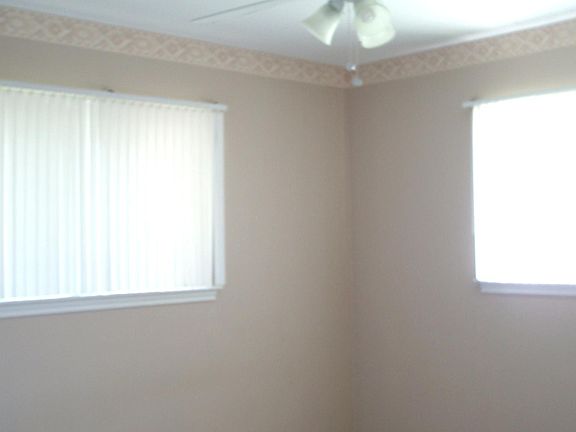 4th image of 205 Elmwood Dr