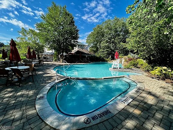 5th image of 115 Crown Ct