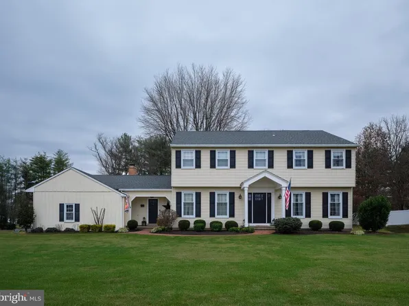 225 Chestnut Valley Dr, Doylestown, PA 18901