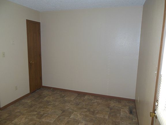 5th image of 600 NE English Manor Dr APT C