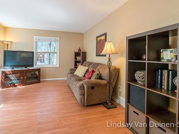 4th image of 2048 Cherry Run Ct NW