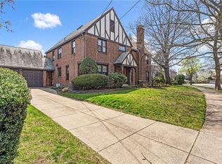 70 Dryden Ave, Pawtucket, RI 02860