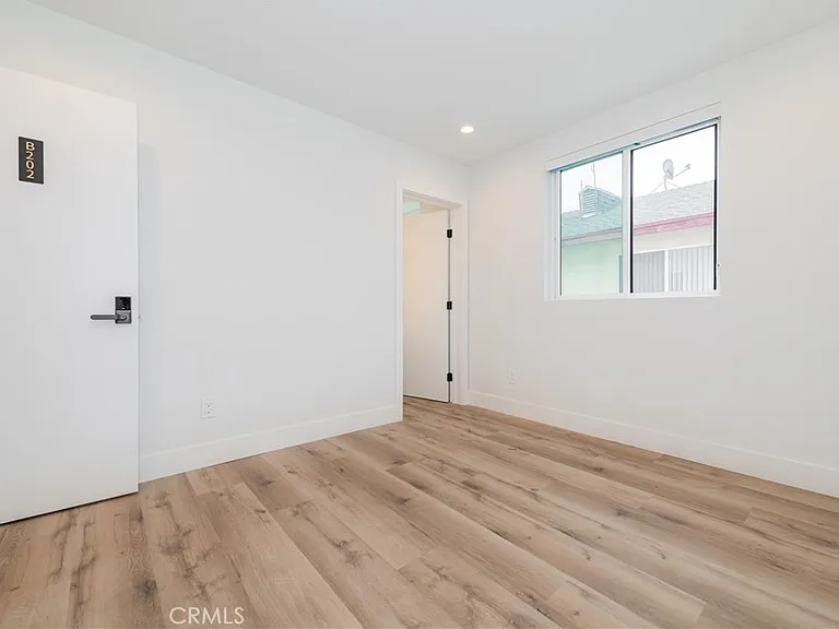 1596 W 36th St — Photo 9