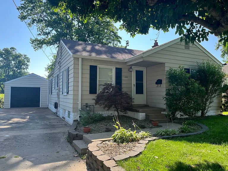 220 S Chestnut St — Photo 2
