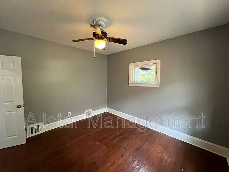 3255 E 139th St #UP — Photo 15